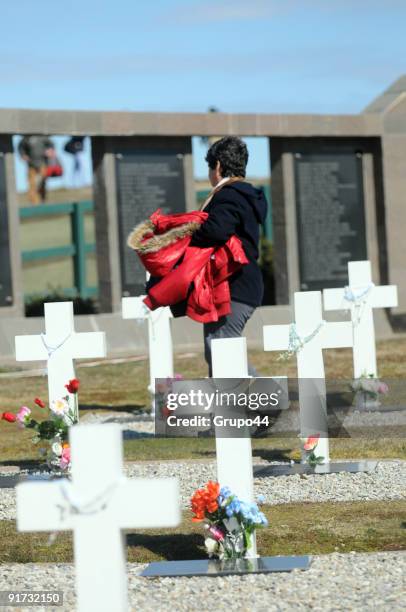 Argentinean relatives of victims of the 1982 Falklands conflict between Argentina and United Kingdom attend a tribute to their fallen ones at...