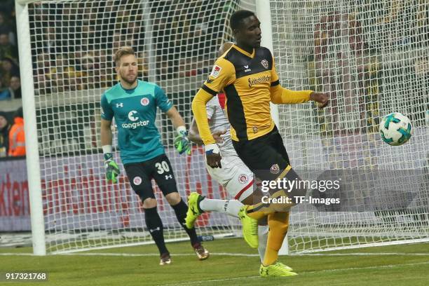 Peniel Mlapa of Dresden controls the ball during the Second Bundesliga match between SG Dynamo Dresden and FC St. Pauli at DDV-Stadion on January 25,...