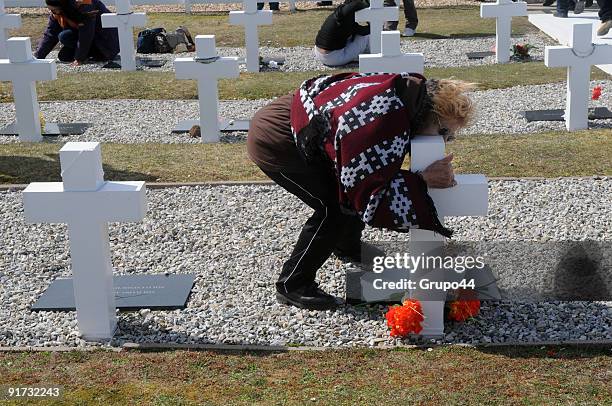 Argentinean relatives of victims of the 1982 Falklands conflict between Argentina and United Kingdom attend a tribute to their fallen ones at...