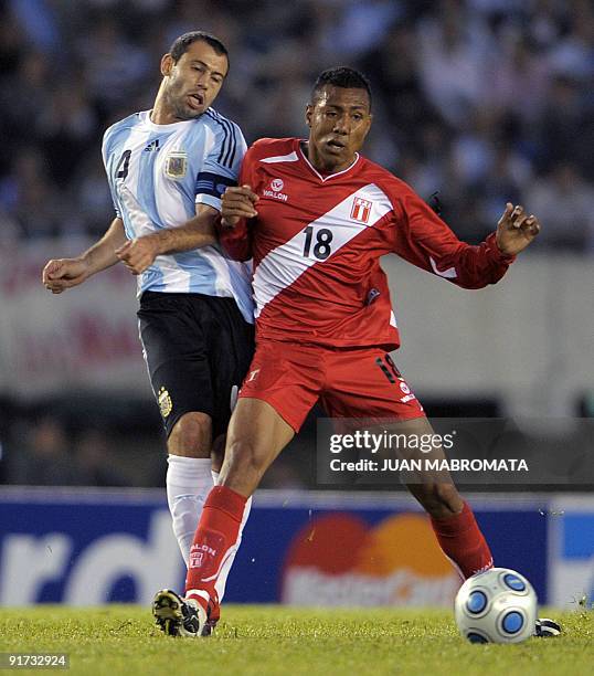 Peru's midfielder Luis Ramirez vies for the ball with Argentina's midfielder Javier Mascherano during their FIFA World Cup South Africa-2010...