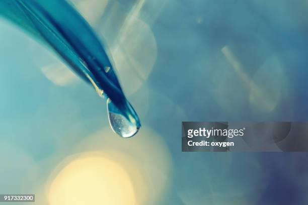 abstract aqua feather with dew drops - herbal water stock-fotos und bilder