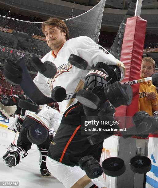 Teemu Selanne of the Anaheim Ducks knocks the practice pucks off the boards prior to his game against Philadelphia Flyers at the Wachovia Center on...