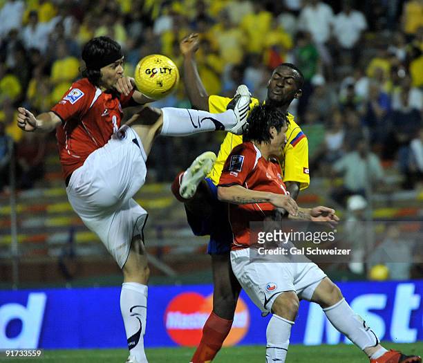 Jackson Martinez of Colombia vies for the ball with Waldo Ponce and Mark Gonzalez of Chile during their FIFA World Cup South Africa-2010 South...