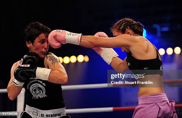 Wbc World Flyweight Championship Photos and Premium High Res Pictures ...