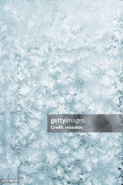 frost am fenster - frieren stock-fotos und bilder