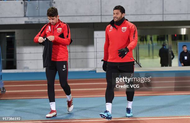 Oscar and Hulk of Shanghai SIPG attend a training session ahead of the 2018 AFC Champions League Group F match between Kawasaki Frontale and Shanghai...