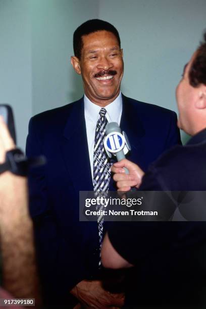 Head Coach Butch Beard of the New Jersey Nets introduce there new draftee Ed O'Bannon at a press conference on June 29, 1995 in East Rutherford, New...