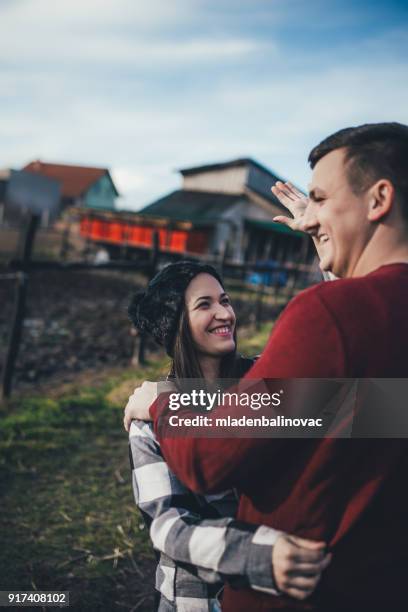 ungt par firar alla hjärtans dag på gården - european best pictures of the day february 14 2018 bildbanksfoton och bilder