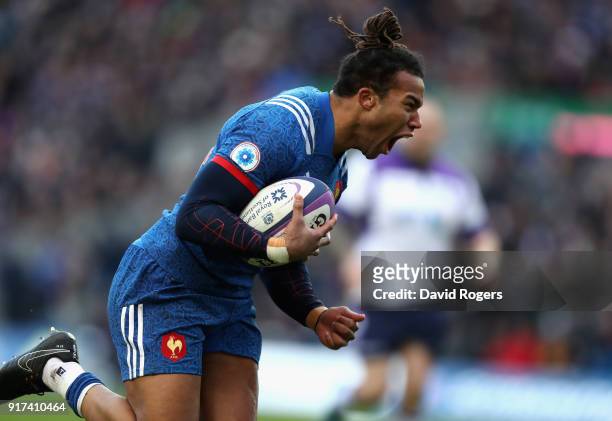Teddy Thomas of France breaks clear to score his first try during the Six Nations match between Scotland and France at Murrayfield on February 11,...