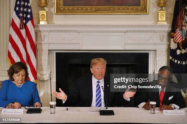 President Trump Unveils His Infrastructure Initiative With State And..., Fotografia de notícias