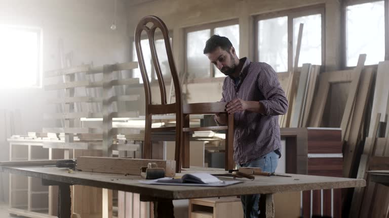 https://media.gettyimages.com/id/917458898/video/male-carpenter-in-furniture-workshop-assembling-chair.jpg?b=1&s=640x640&k=20&c=clH6-Tshdu5DF2LqVRJqIob5zcjAoEq1-mXjCrpPe90=