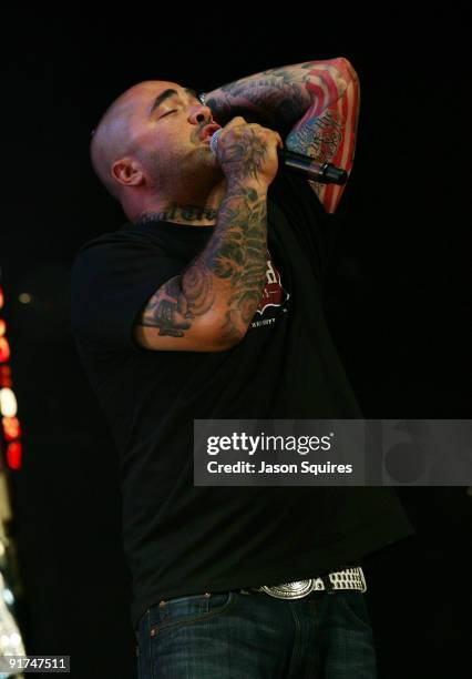 Aaron Lewis of Staind performs at the Sprint Center on October 10, 2009 in Kansas City, Missouri.