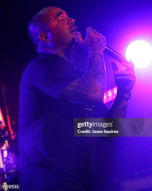 Aaron Lewis of Staind performs at the Sprint Center on October 10, 2009 in Kansas City, Missouri.