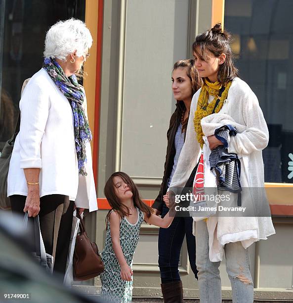 Katie Holmes , daughter Suri Cruise and mother Kathy Holmes walk in Harvard Square on October 10, 2009 in Cambridge, Massachusetts.