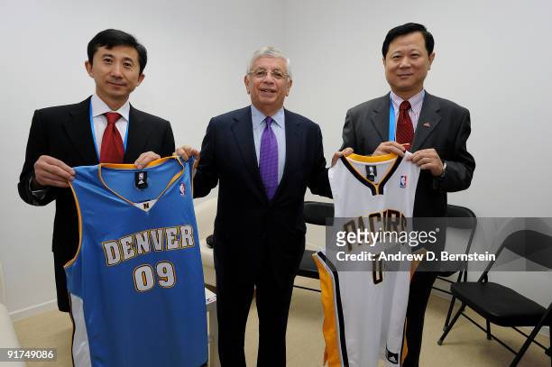 Director of the Chinese Basketball Association Training and Scientific Research Department Bai Xilin, NBA Commissioner David Stern, and Vice...