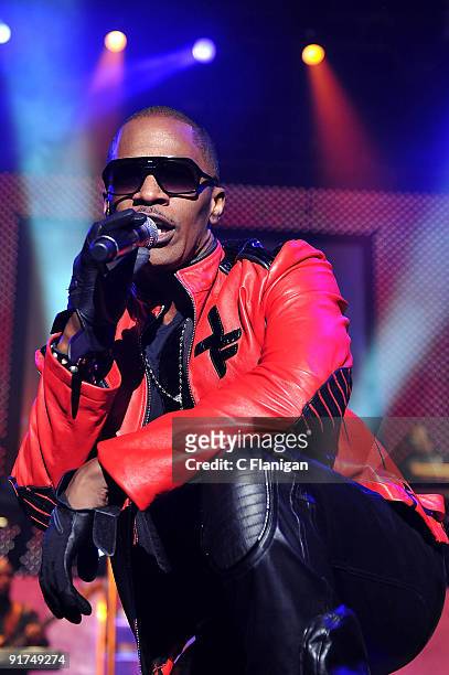 Singer and Actor Jamie Foxx performs at the Sleep Train Amphitheatre on October 10, 2009 in Concord, California.