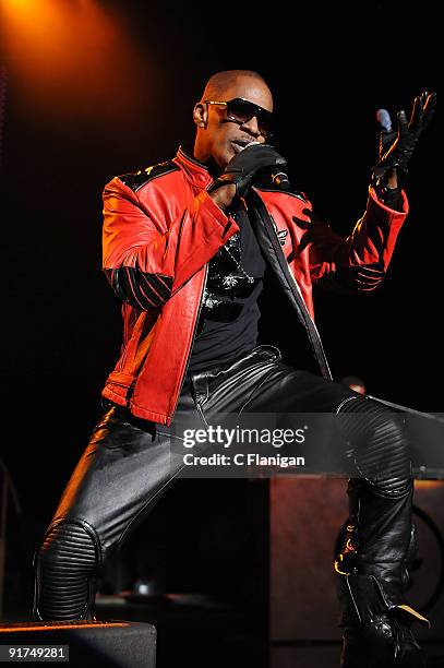 Singer and Actor Jamie Foxx performs at the Sleep Train Amphitheatre on October 10, 2009 in Concord, California.