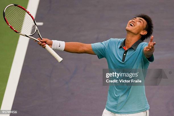 Shao-Xuan Zeng of China reacts during his match against Dudi Sela of Israel during the day one of the 2009 Shanghai ATP Masters 1000 at the Qi Zhong...
