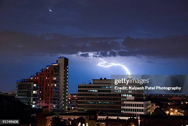 lightning over putney wharf - putney london stock pictures, royalty-free photos & images