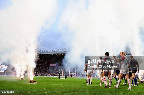 Sean Long of St Helens applauds the fans as he walks onto the pitch at the start of the Engage Super League Grand Final between Leeds Rhinos and St...