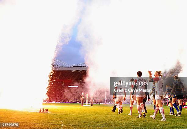 Sean Long of St Helens applauds the fans as he walks onto the pitch at the start of the Engage Super League Grand Final between Leeds Rhinos and St...