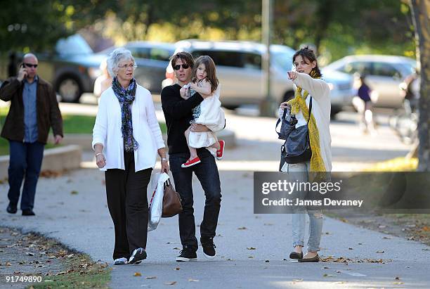 Kathy Holmes, Tom Cruise, Suri Cruise and Katie Holmes visit Charles River Basin on October 10, 2009 in Cambridge, Massachusetts.