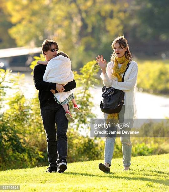 Tom Cruise, Suri Cruise and Katie Holmes visit Charles River Basin on October 10, 2009 in Cambridge, Massachusetts.
