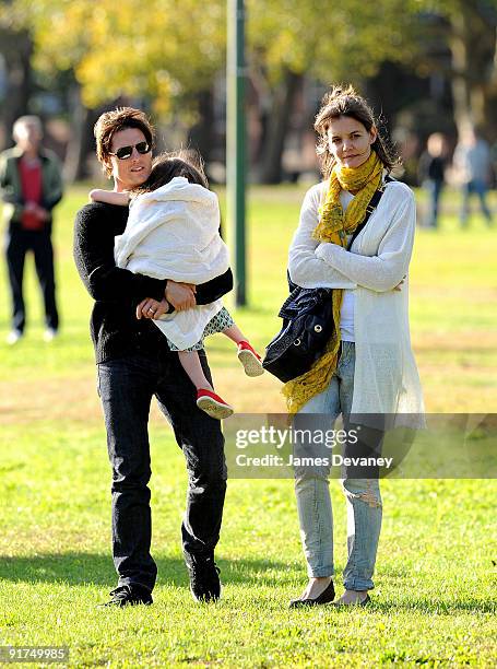 Tom Cruise, Suri Cruise and Katie Holmes visit Charles River Basin on October 10, 2009 in Cambridge, Massachusetts.