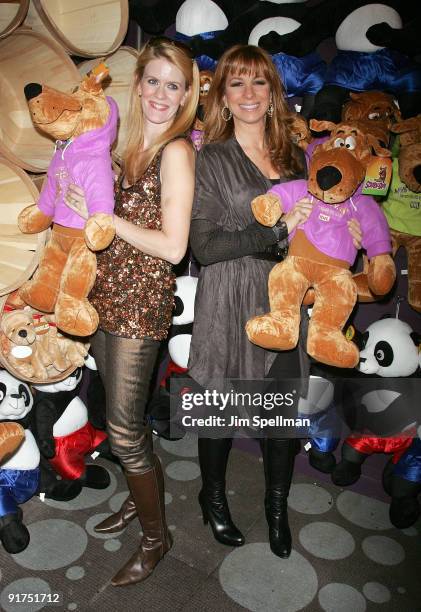 Television personalities Alex McCord and Jill Zarin attends Kids Day at Carnival at Bowlmor Lanes on October 10, 2009 in New York City.