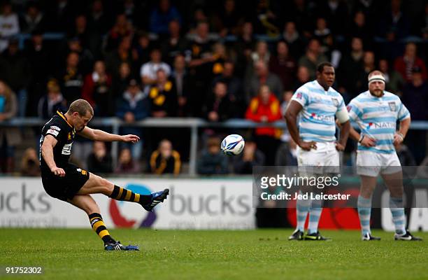Wasps' Dave Walder kicks a penalty and all 18 of his team's points during the Amlin Challenge Cup match between London Wasps and Racing Metro 92 at...