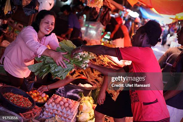 An HIV positive woman who gave her name as Agustina shops at a market on October 5, 2009 in Merauke, West Papua near Jayapura, Indonesia. The...