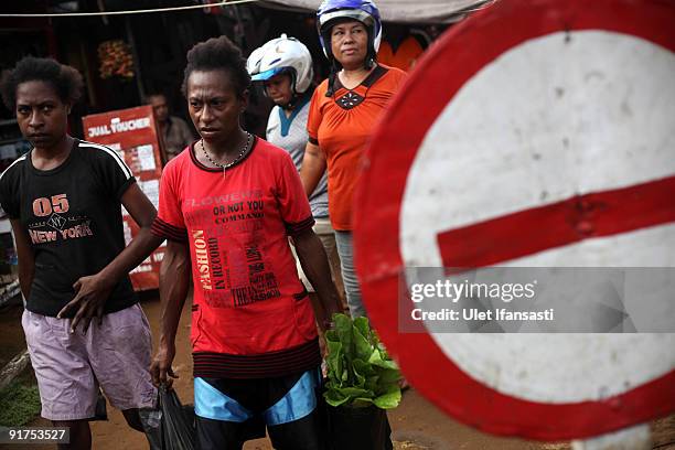 An HIV positive woman who gave her name as Agustina shops at a market on October 5, 2009 in Merauke, West Papua near Jayapura, Indonesia. The...