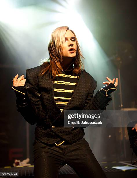 Stryv Singer Singer Strify Photos and Premium High Res Pictures - Getty Images