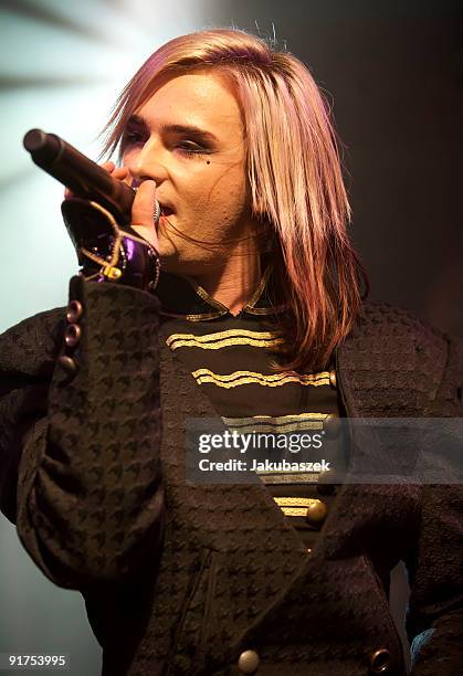 Stryv Singer Singer Strify Photos and Premium High Res Pictures - Getty Images
