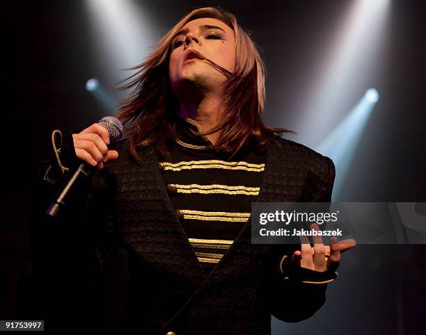 Stryv Singer Singer Strify Photos and Premium High Res Pictures - Getty Images