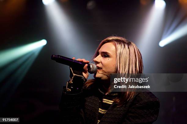 Stryv Singer Singer Strify Photos and Premium High Res Pictures - Getty Images