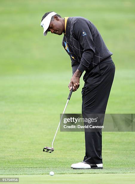 Vijay Singh of Fiji and the International Team on the 1st green during the Day Four Singles Matches in The Presidents Cup at Harding Park Golf Course...
