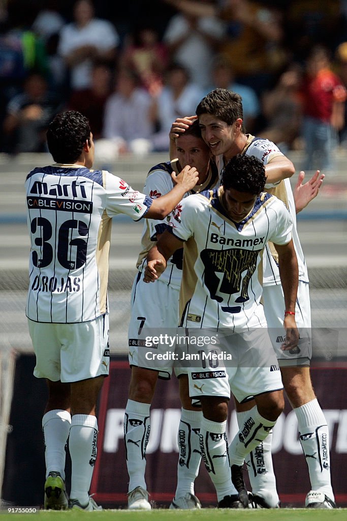 DF Pumas v Penarol - Friendly