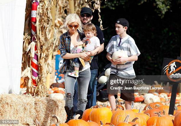 Christina Aguilera, Max Bratman and Jordan Bratman visit the Mr Bones Pumpkin Pacht in West Hollywood on October 11, 2009 in Los Angeles, California.