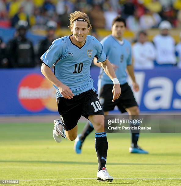 Forlan Number Ecuador V Uruguay Photos and Premium High Res Pictures - Getty Images