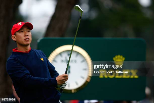 Anthony Kim of the USA Team watches his tee shot on the ninth hole during the Final Round Singles Matches of The Presidents Cup at Harding Park Golf...