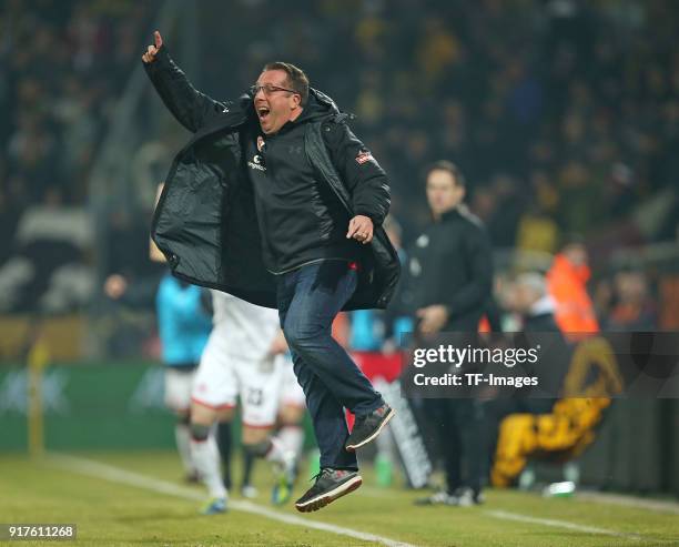 Head coach Markus Kauczinski of St. Pauli gestures during the Second Bundesliga match between SG Dynamo Dresden and FC St. Pauli at DDV-Stadion on...