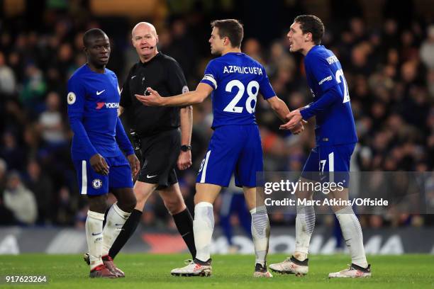 Referee Lee Mason is surrounded by N'Golo Kante, Cesar Azpilicueta and Andreas Christensen of Chelsea during the Premier League match between Chelsea...