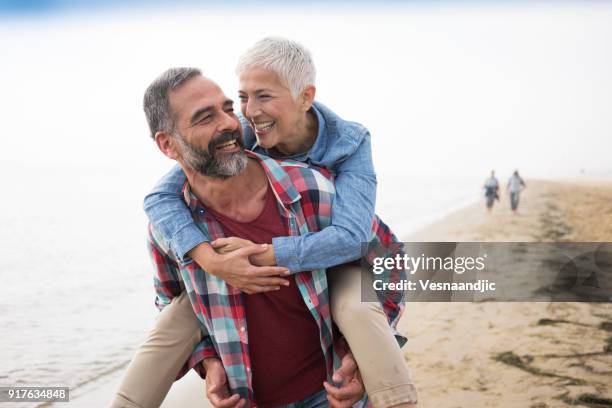 liebe ist immer verspielt - lido di jesolo stock-fotos und bilder