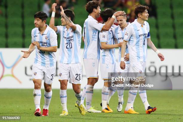 Ulsan Hyundai players celebrates a goal by Mislav Orsic of Ulsan Hyundai during the AFC Asian Champions League match between the Melbourne Victory...