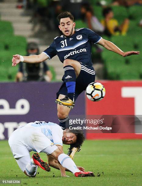 Christian Theoharous of the Victory competes for the ball over Park Joo Ho of Ulsan Hyundai during the AFC Asian Champions Leagu between the...
