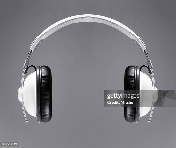il bianco cuffie - headphones isolated foto e immagini stock