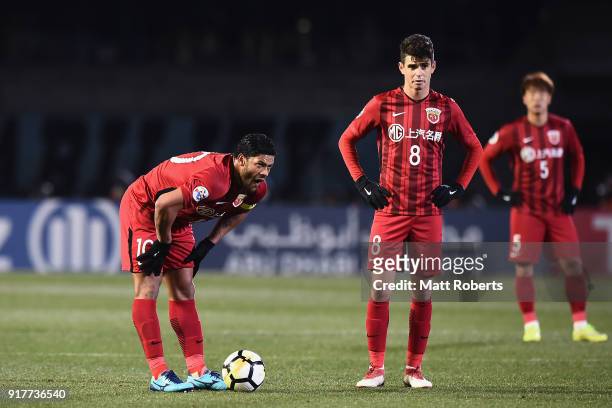 Hulk and Oscar of Shanghai SIPG prepare to take a free kick during the AFC Champions League Group F match between Kawasaki Frontale and Shanghai SIPG...