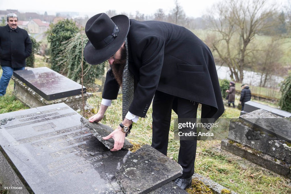 Ceremony, moment of remembrance in the profaned Jewish cemetery of Sarre-Union.