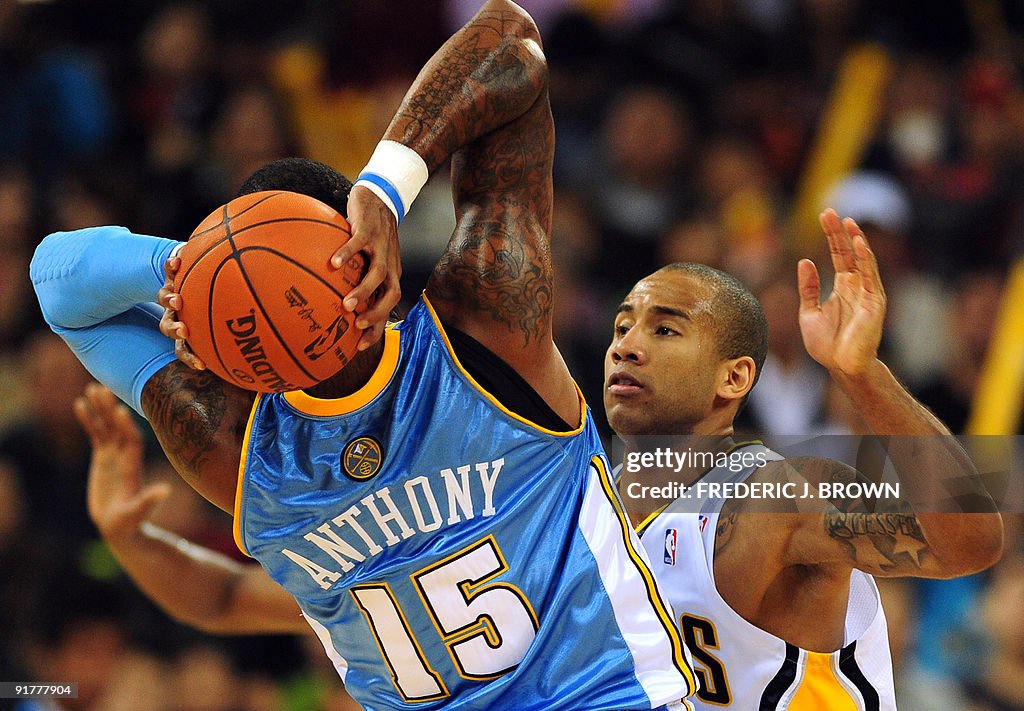 Carmelo Anthony of the Denver Nuggets (L